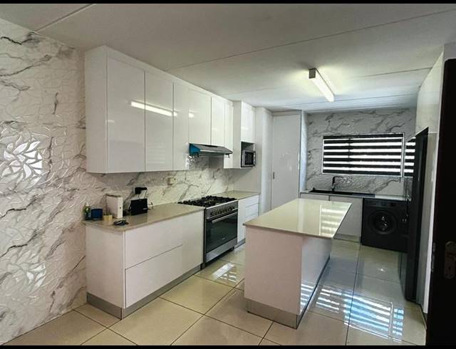 2 BEDROOM APARTMENT FOR SALE IN SUNNINGHILL
